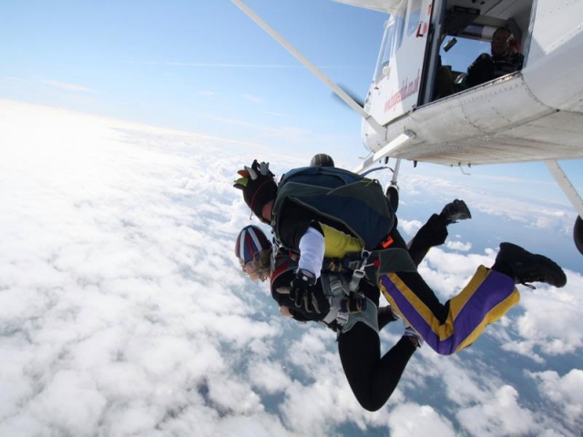  Paracaidismo en tándem